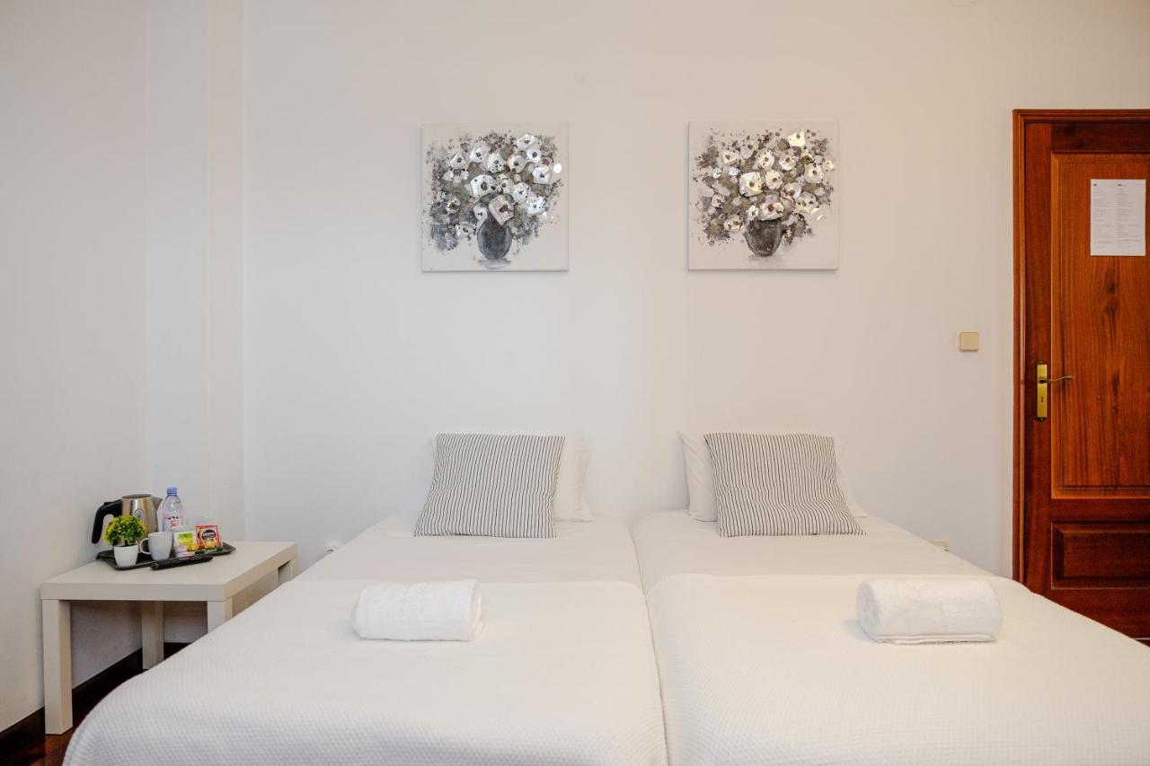 Classico Guesthouse บีลาโนวาเดกายา ภายนอก รูปภาพ